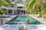 Beautiful 4-bedroom villa with direct beach access