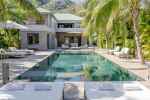 Beautiful 4-bedroom villa with direct beach access